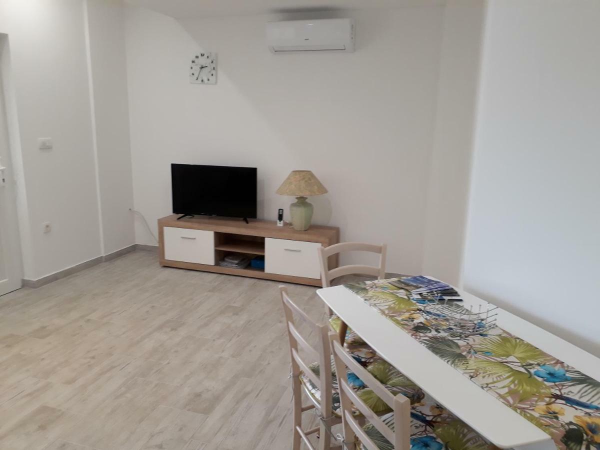 Apartments Roko กอสเตรนา ภายนอก รูปภาพ