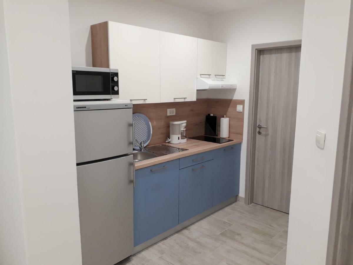 Apartments Roko กอสเตรนา ภายนอก รูปภาพ