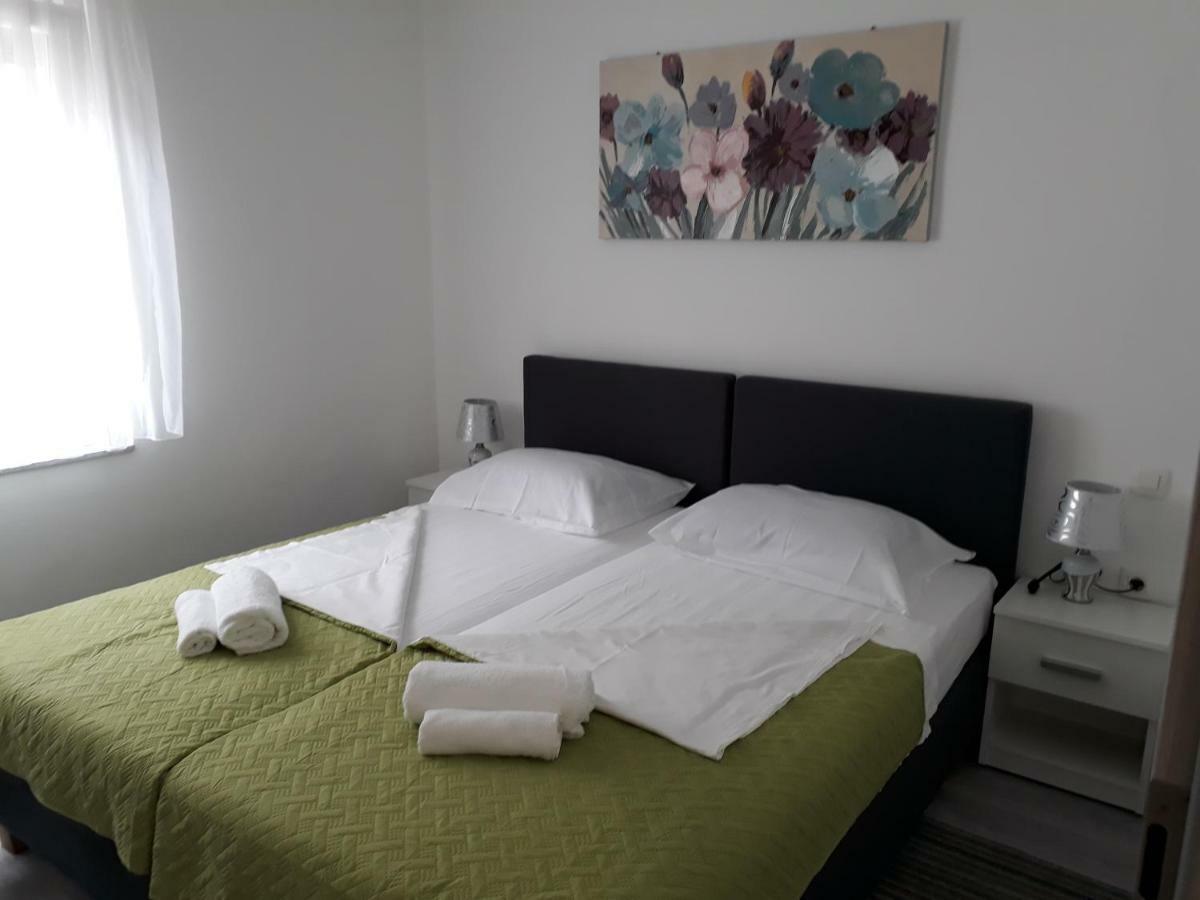 Apartments Roko กอสเตรนา ภายนอก รูปภาพ