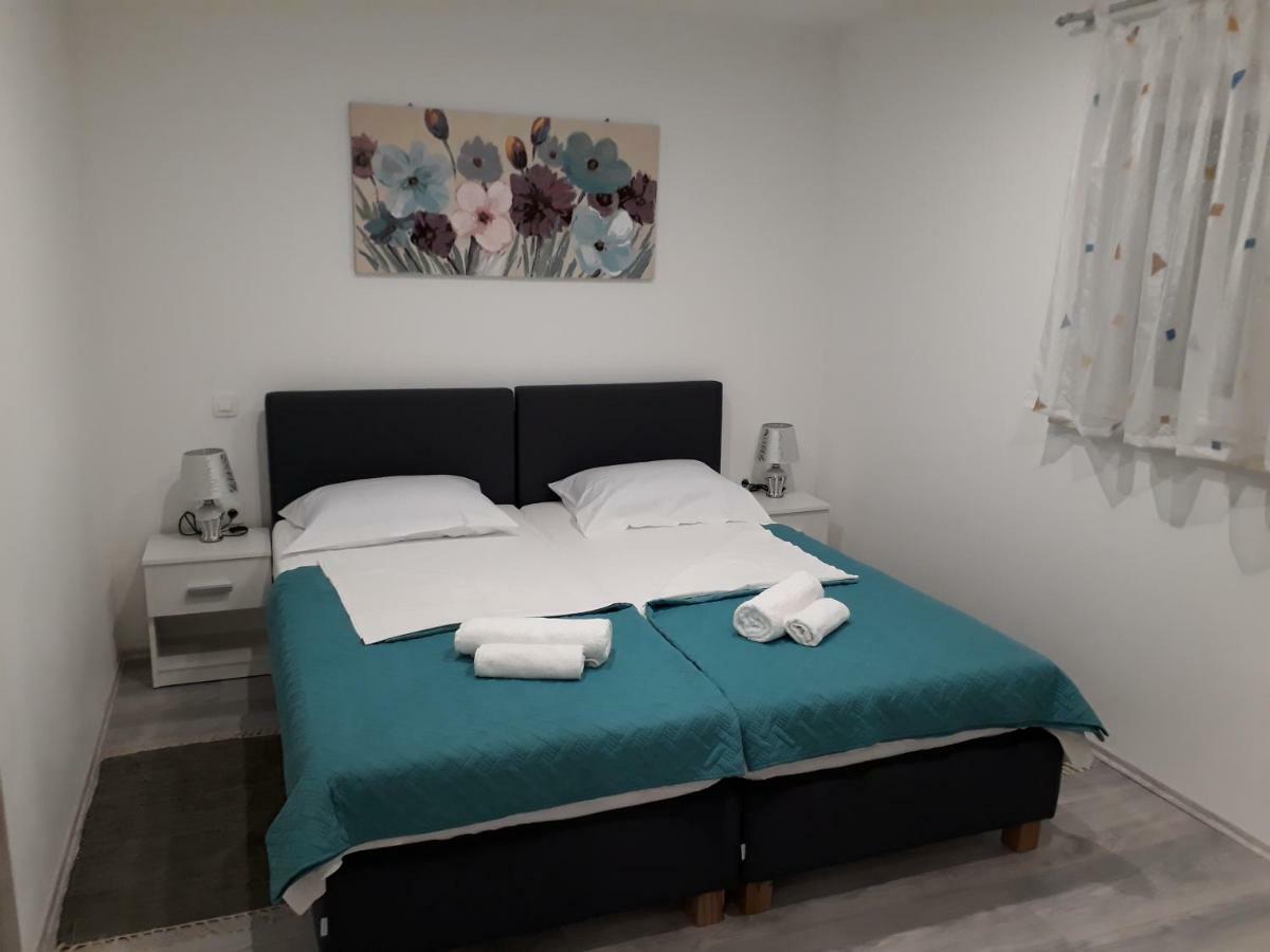Apartments Roko กอสเตรนา ภายนอก รูปภาพ