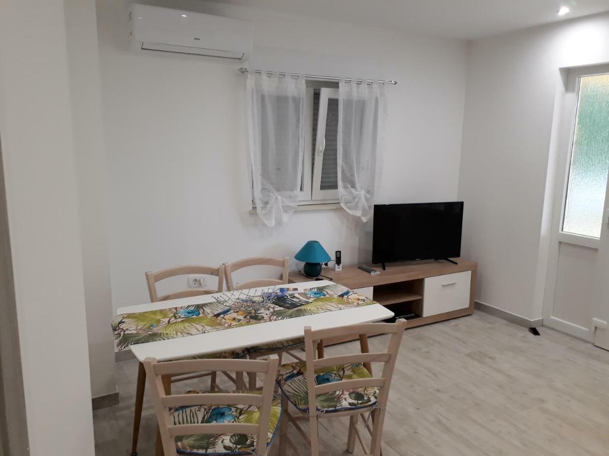 Apartments Roko กอสเตรนา ภายนอก รูปภาพ